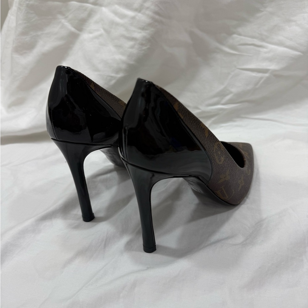 Louis Vuitton Cherie Pump - Picture 8 of 8